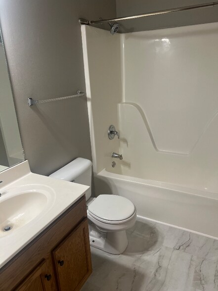 Building Photo - 243 W Smith St