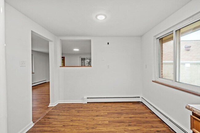 Building Photo - AVAILABLE AUGUST 1ST!! GORGEOUS 3 BEDROOM IN MUNHALL!