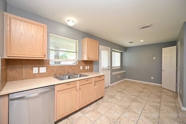 Building Photo - 7006 Biton Dr