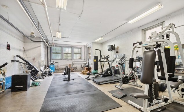 Building Photo - 7450 N Claremont Ave