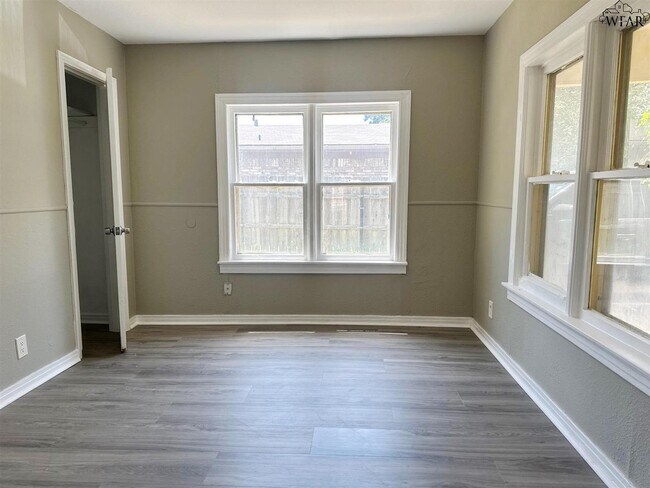Building Photo - 2505 Carrigan Ave