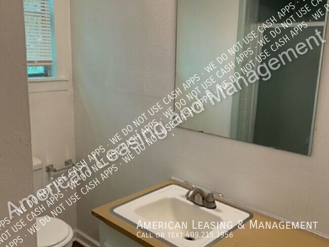 Building Photo - 604 Hackney Ave