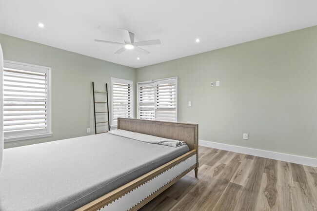 Building Photo - 11311 Pond View Dr