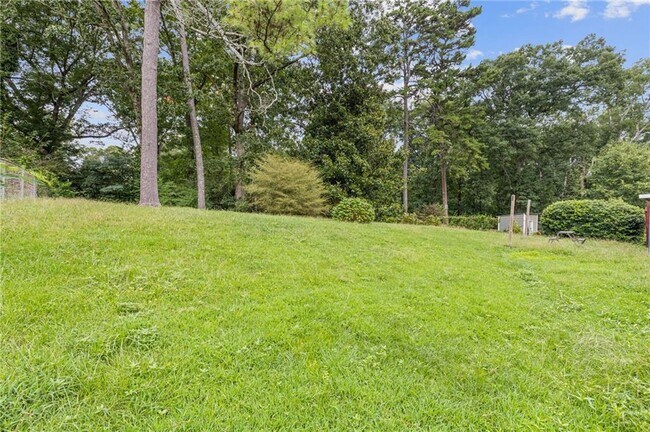 Building Photo - 1435 Thomas Rd