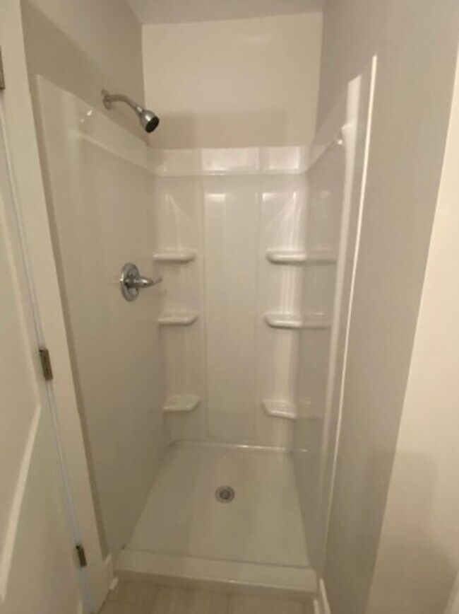 Building Photo - 575 Countrytown Dr