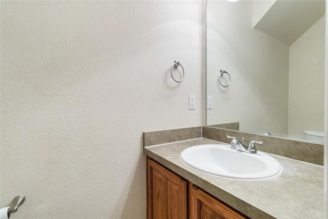 Building Photo - 401 Spruce Dr