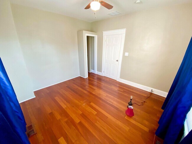 Building Photo - Charming 2 Bedroom/1.5 Bathroom Home with Large Backyard in Colgate, Baltimore, MD!