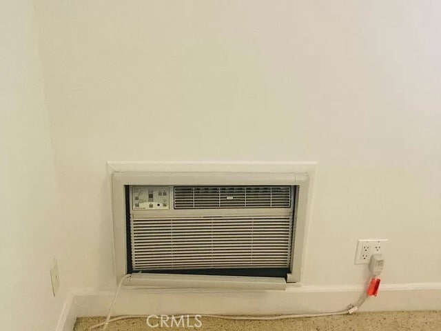 Building Photo - 10982 Roebling Ave