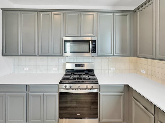 Building Photo - 2437 Roosevelt Rd