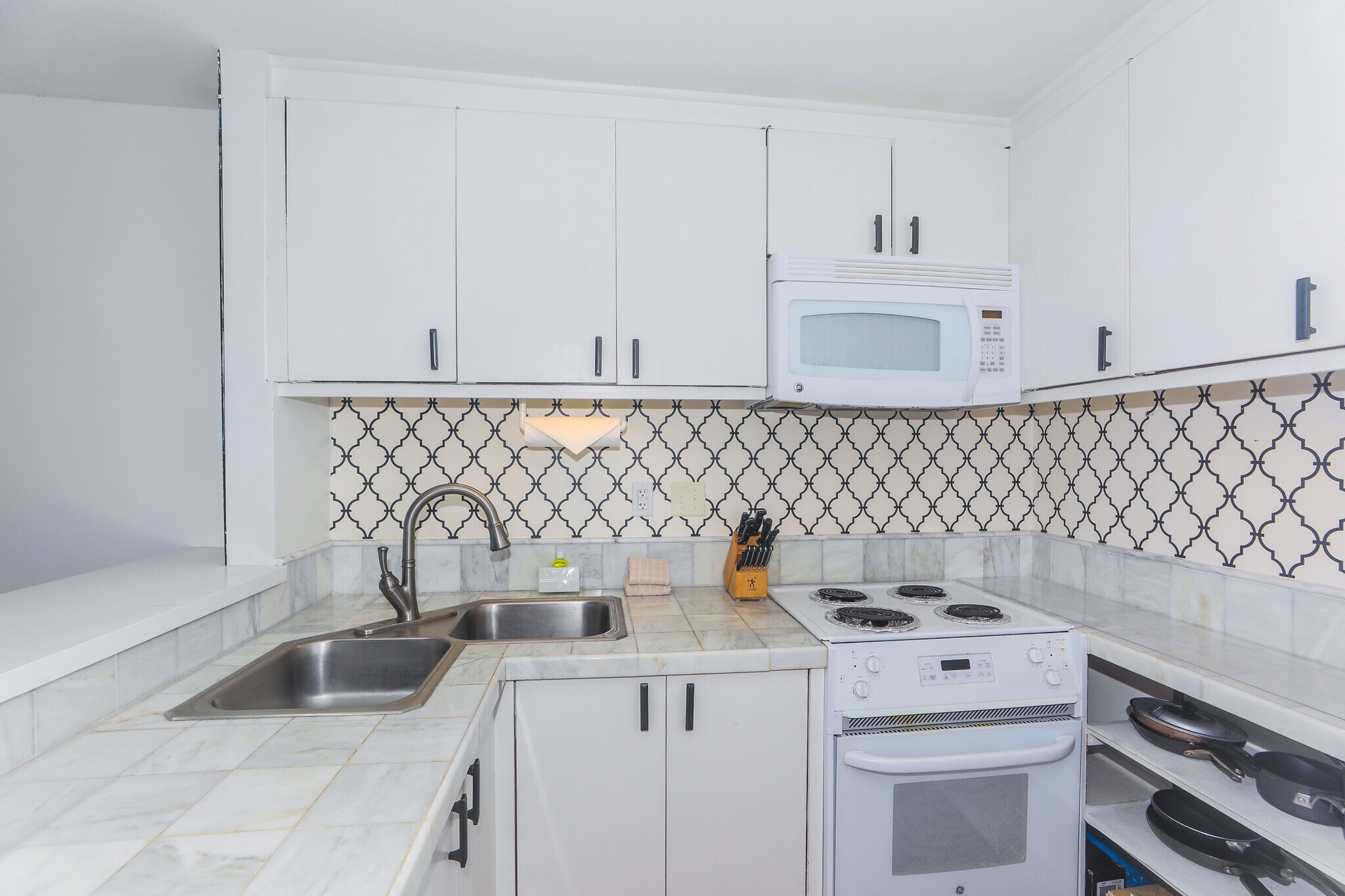 Building Photo - 1765 Ala Moana Blvd