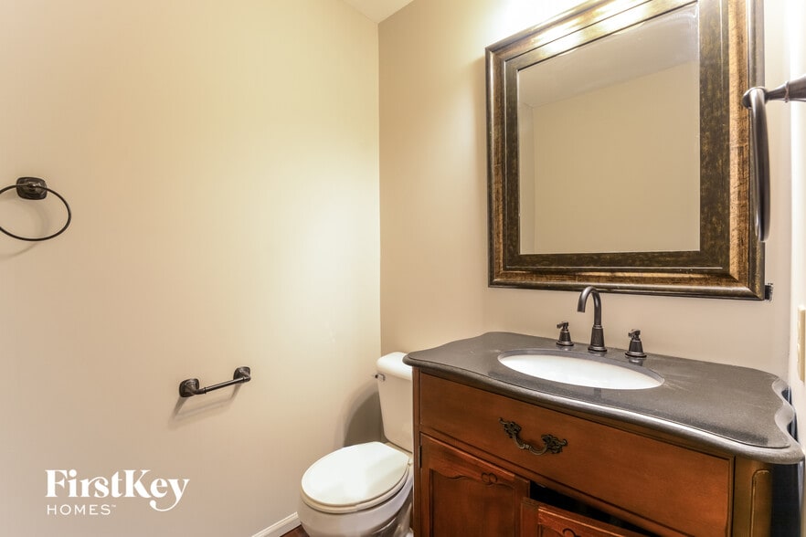 Building Photo - 805 Arlington Glen Dr