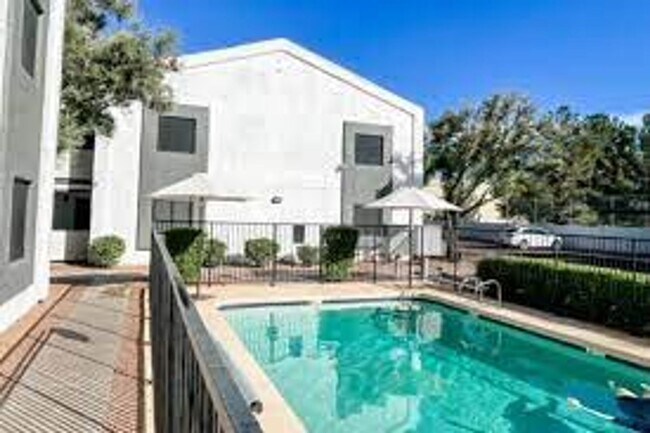Building Photo - 1221 N 85th Pl