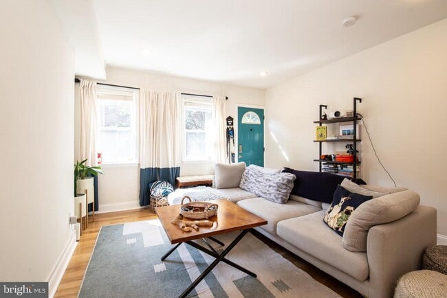 Building Photo - 811 N Judson St