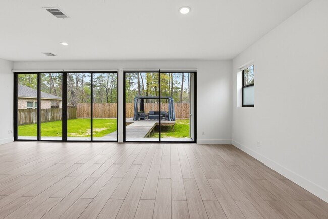 Building Photo - 1530 Primrose St