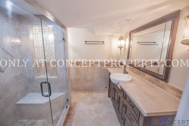 Building Photo - Attractive 4 Bed 3 Bathroom Home: Backing Park - 2 Car Garage