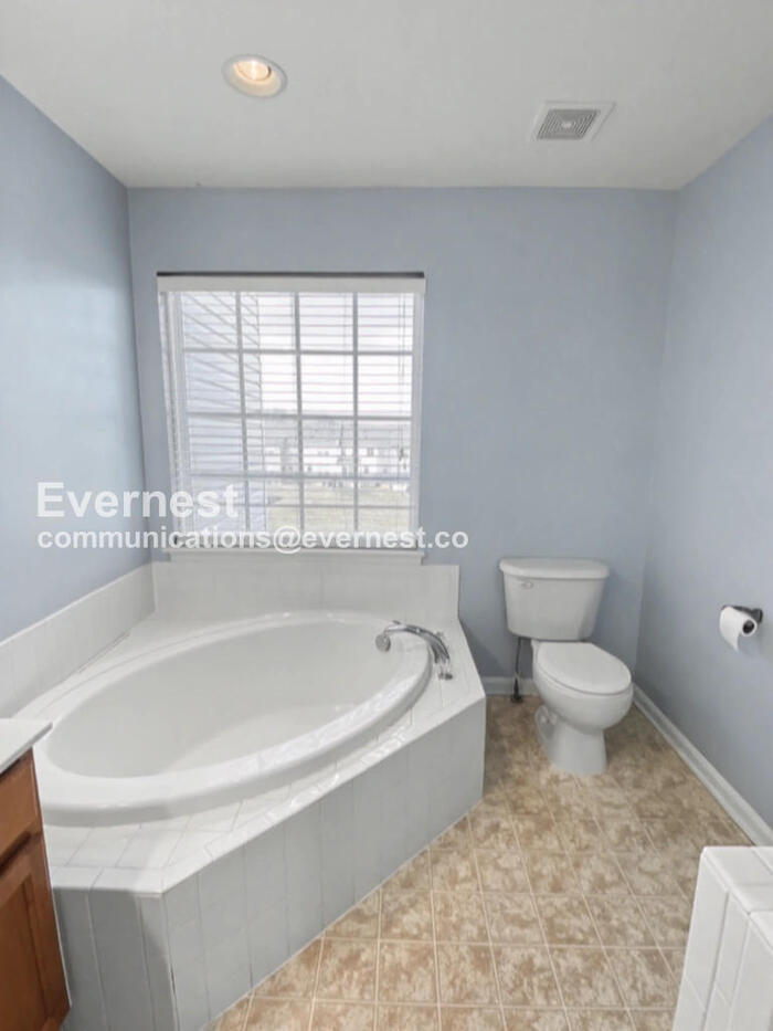 Building Photo - 129 Macon Dr