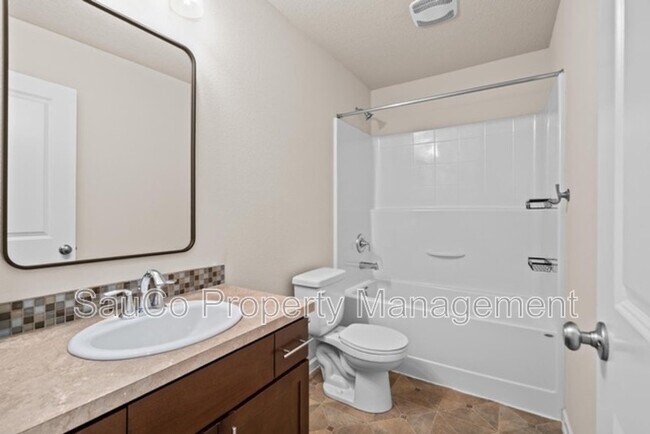 Building Photo - 7595 NW 170th Ave