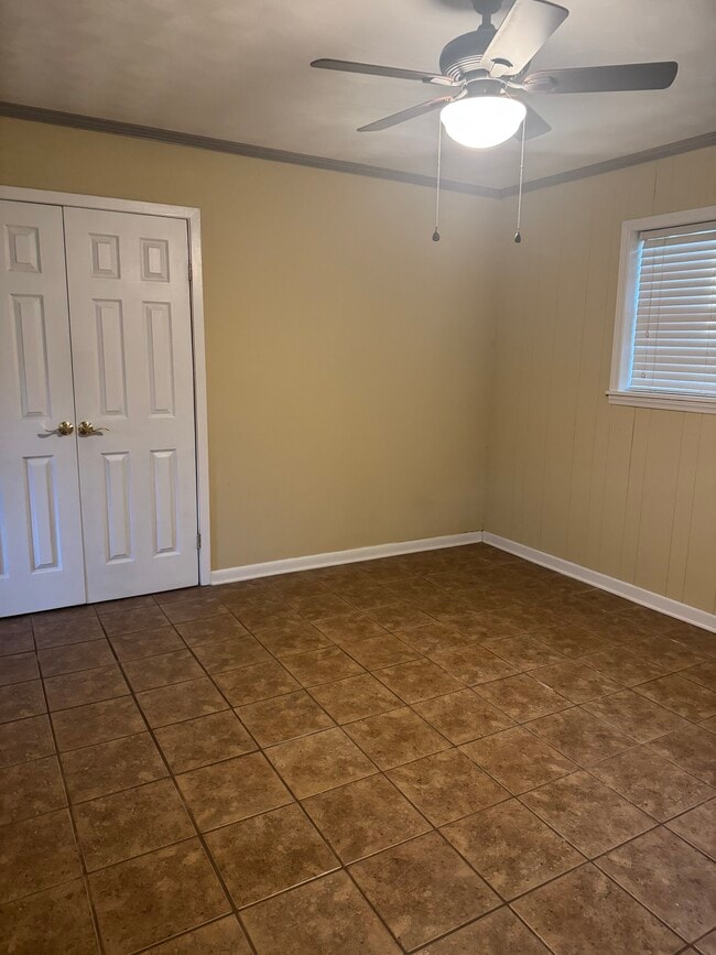 Building Photo - 2213 Robbins Dr