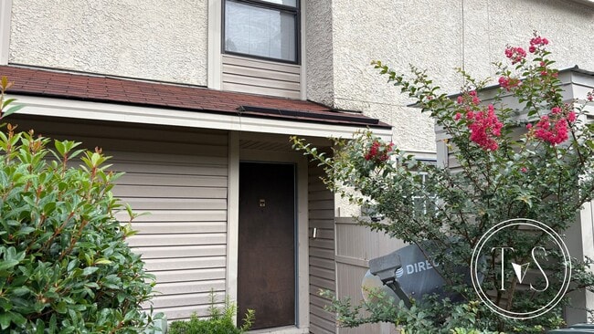 Building Photo - 901 Olmstead Dr