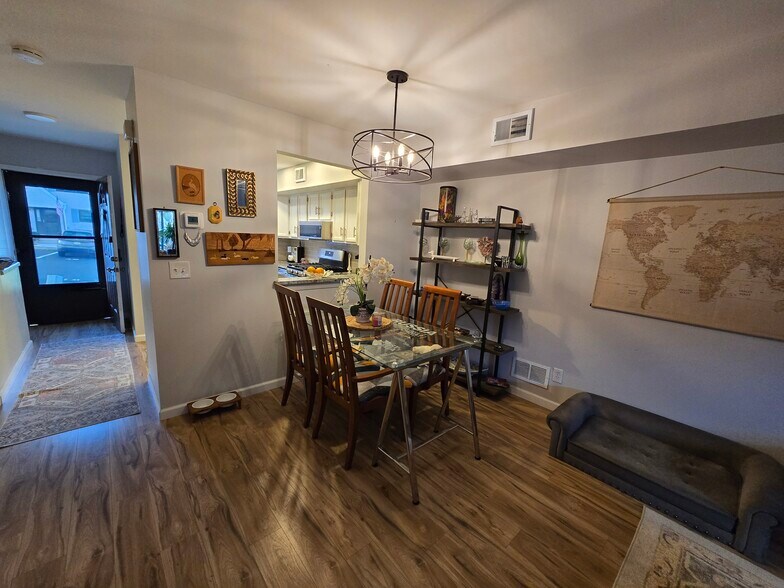 Building Photo - 51 Queens Way