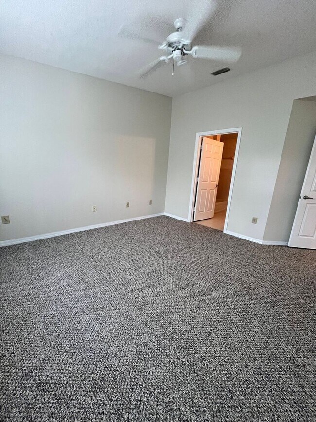 Building Photo - Exceptional Home Clean