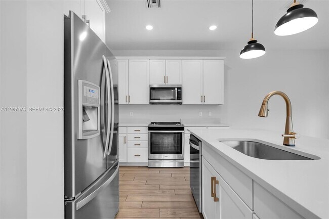 Building Photo - 1595 Evergreen Ter