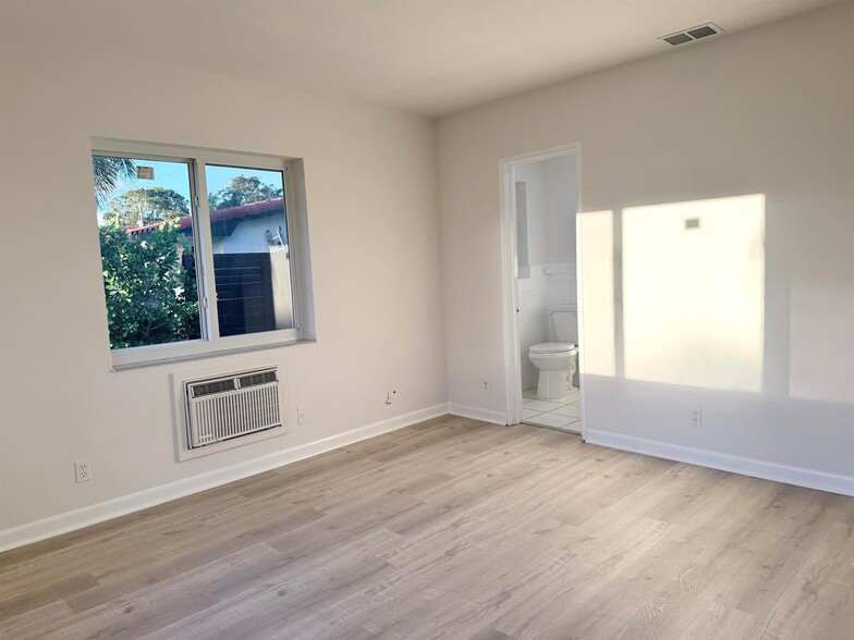 Building Photo - 231 NE 16th Ave