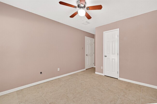 Building Photo - 7403 Shady Vale Ln