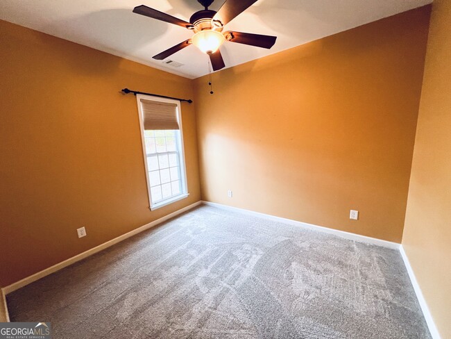 Building Photo - 130 Magic Lily Dr