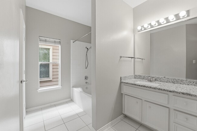 Building Photo - 1507 Sutton St