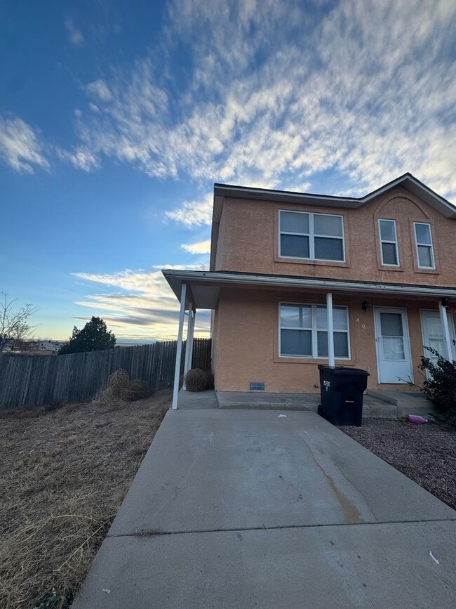 Building Photo - 498-498 W Bellflower Dr