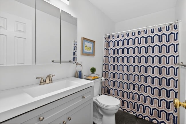 Building Photo - Spacious Stratham Home | Semi-In Ground Pool | Finished Basement | AVAILABLE AUGUST 1st