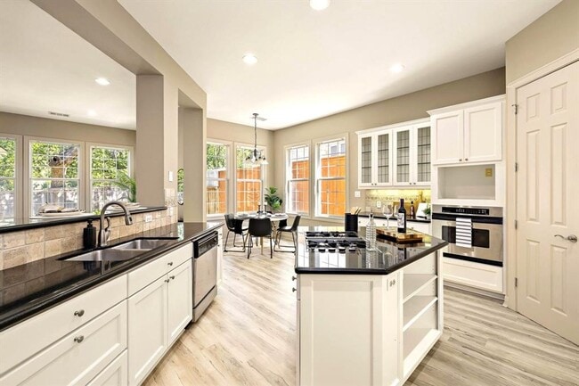 Building Photo - 3508 Red River St