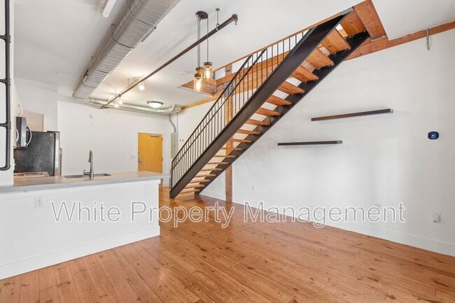 Building Photo - 3205 N Davidson St