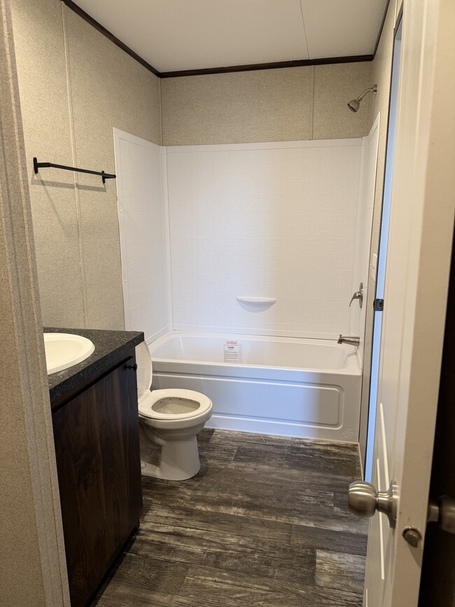 Building Photo - 501 Mercedes St