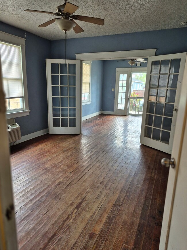 Building Photo - 2737 Wisteria St