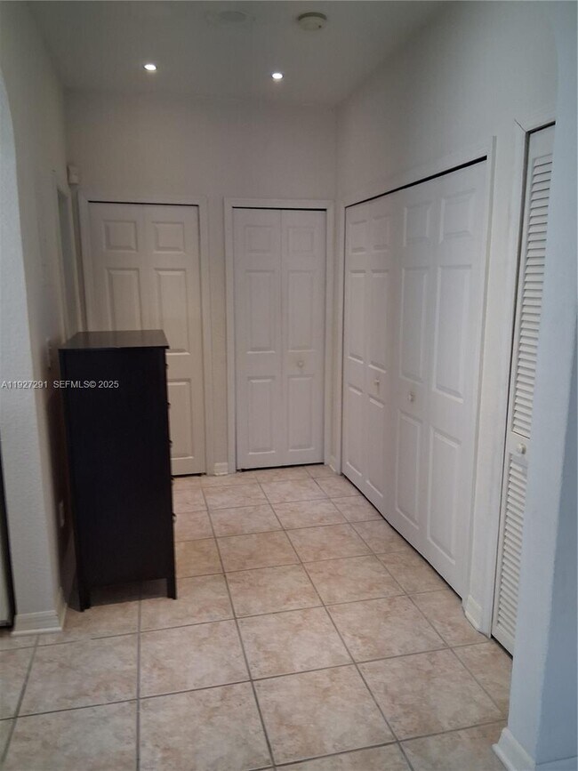 Building Photo - 359 Meridian Ave