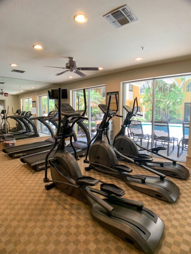 Building Photo - Beautiful large studio unit updated flooring, balcony with a pool view!