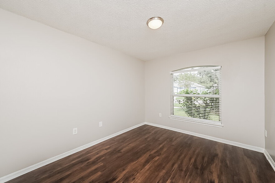 Building Photo - 30615 Double Dr