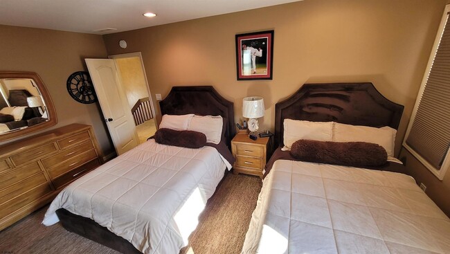 Building Photo - 104 S Avolyn Ave