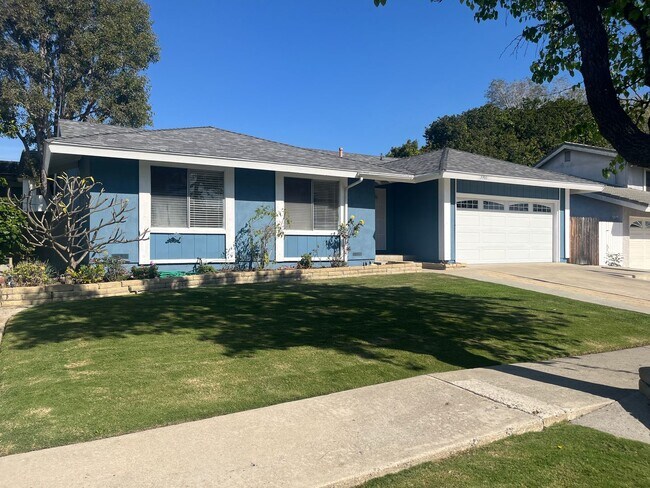 Building Photo - 4 Bedroom, 2 bath home for rent in Huntington Beach