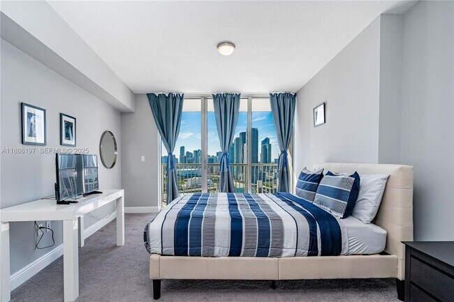 Building Photo - 1750 N Bayshore Dr