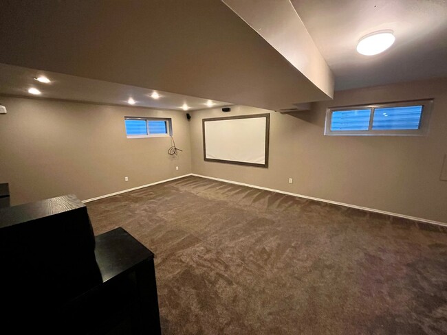 Building Photo - Lovely home for rent in Orem