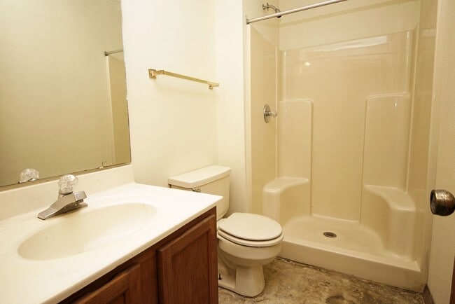 Building Photo - Waterfront Townhome in Central Niceville