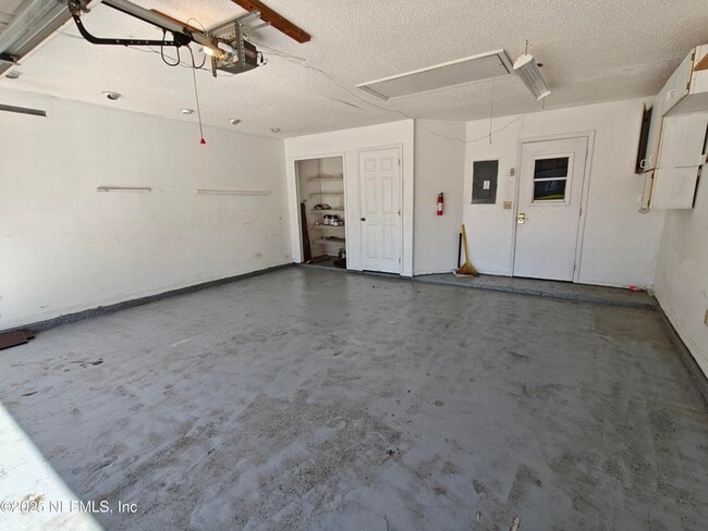 Building Photo - 8971 Rockpond Meadows Dr