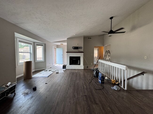 Primary Photo - Beautiful ranch house on quite street with...