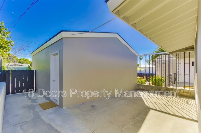 Building Photo - 5318 Saxon St