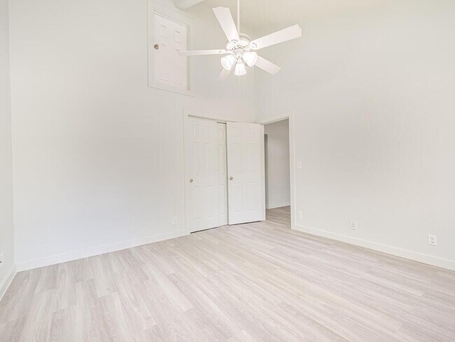 Building Photo - 14806 Longbranch Dr
