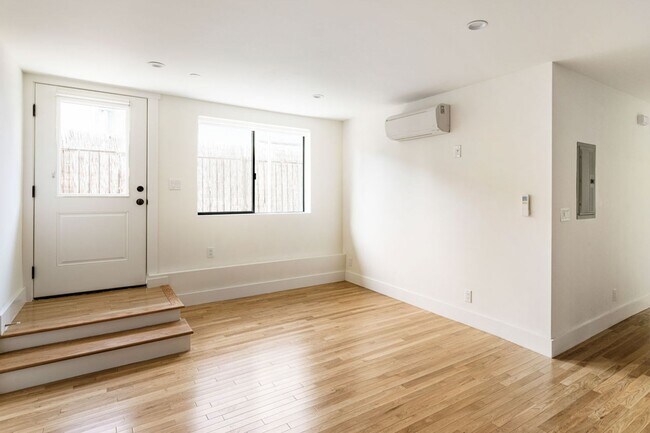 Building Photo - 3 Bed / 3 Bath at the Mohawk Residences is Now Available!