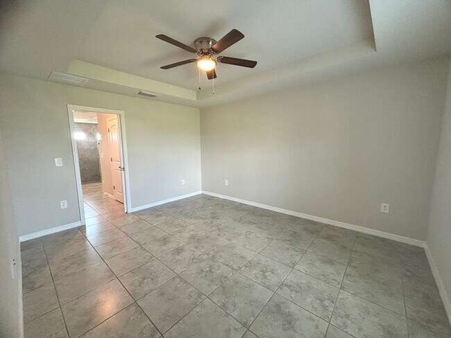 Building Photo - Spacious & Modern 3 Bed, 2 Bath in NW Cape...